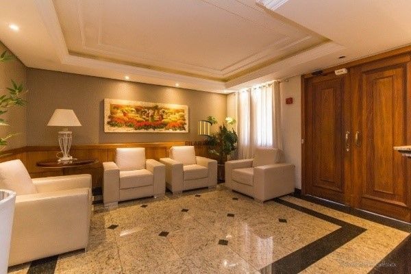 Vende-se luxuosa cobertura 329m² com 3 suítes e 3 vagas de garagem no Petrópolis