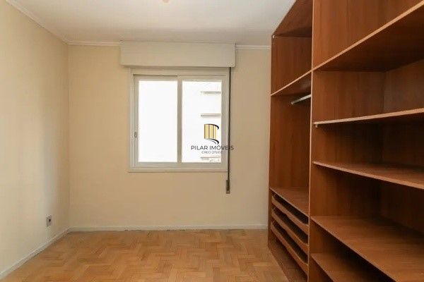 Vende-se apartamento com 3 quartos, 1 suíte, 2 vagas e 116m² - Moinhos de Vento