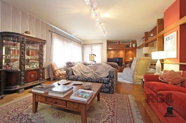 Vende-se amplo apartamento 3 dorm c/ suíte, 2 vagas cobertas, dependência completa, living com sacada - 233m² - Moinhos de Vento - Pilar Imóveis