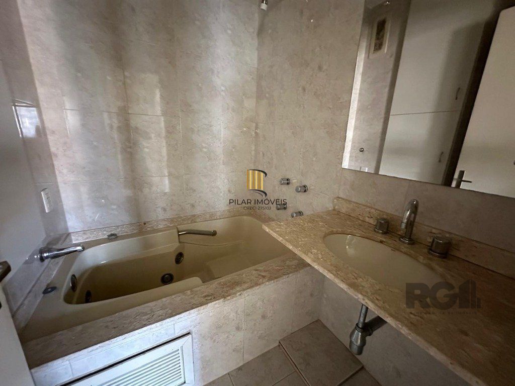 Vende-se apartamento 3 quartos com suíte, dependencia completa e hidro próximo ao Parcão - 133m² - Moinhos de Vento