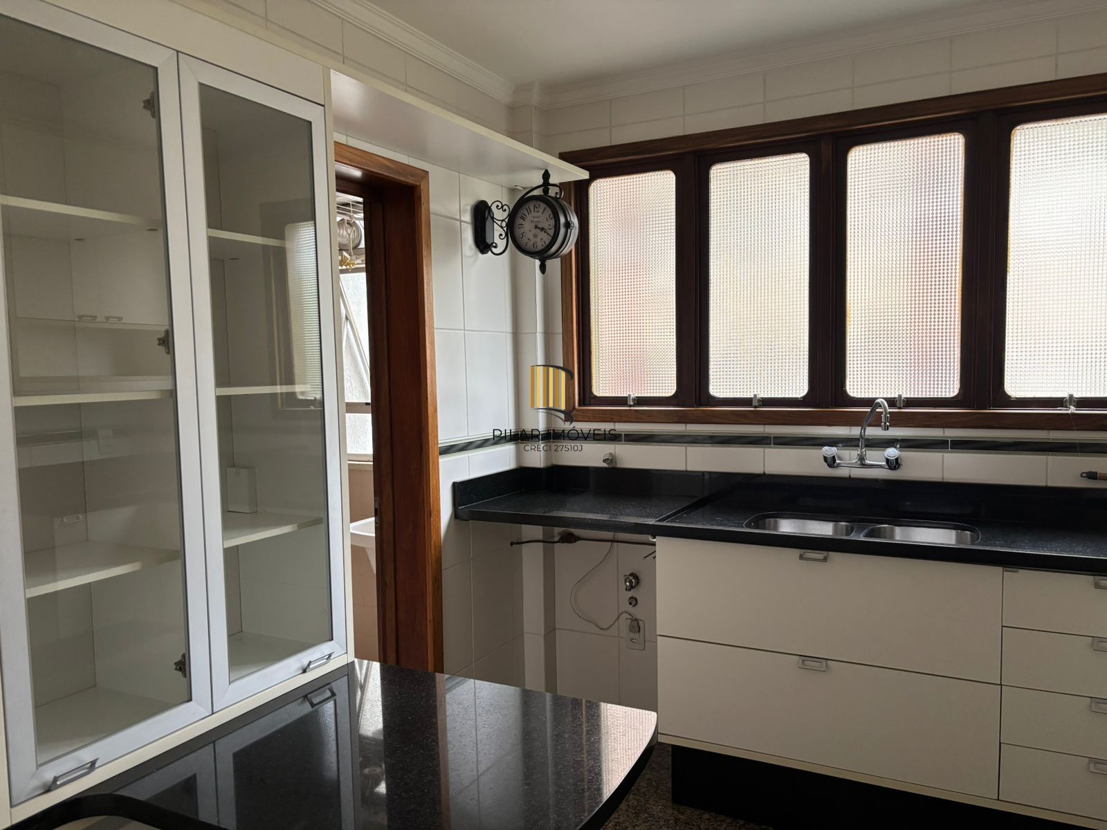 Vende-se apartamento com 3 quartos( 1 suíte), 111m² e 1 vaga – Auxiliadora