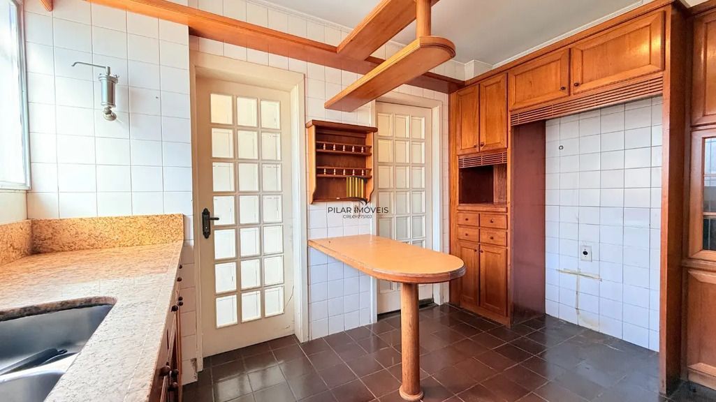 Apartamento alto padrão com 3 quartos, ótima localização e 173 m² - Moinhos de Vento