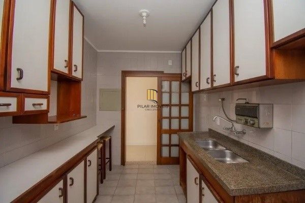 Vende-se apartamento de 2 quartos, 1 vaga, 87m² - Bom Fim