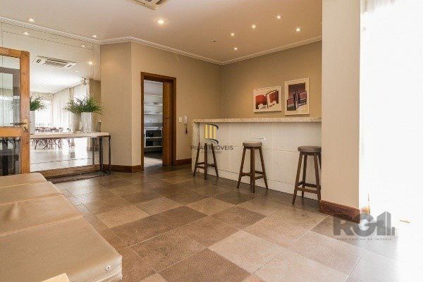 Apartamento Amplo de 3 Dormitórios com Suíte, Lareira e Infraestrutura Completa - 146m² - Mont Serrat