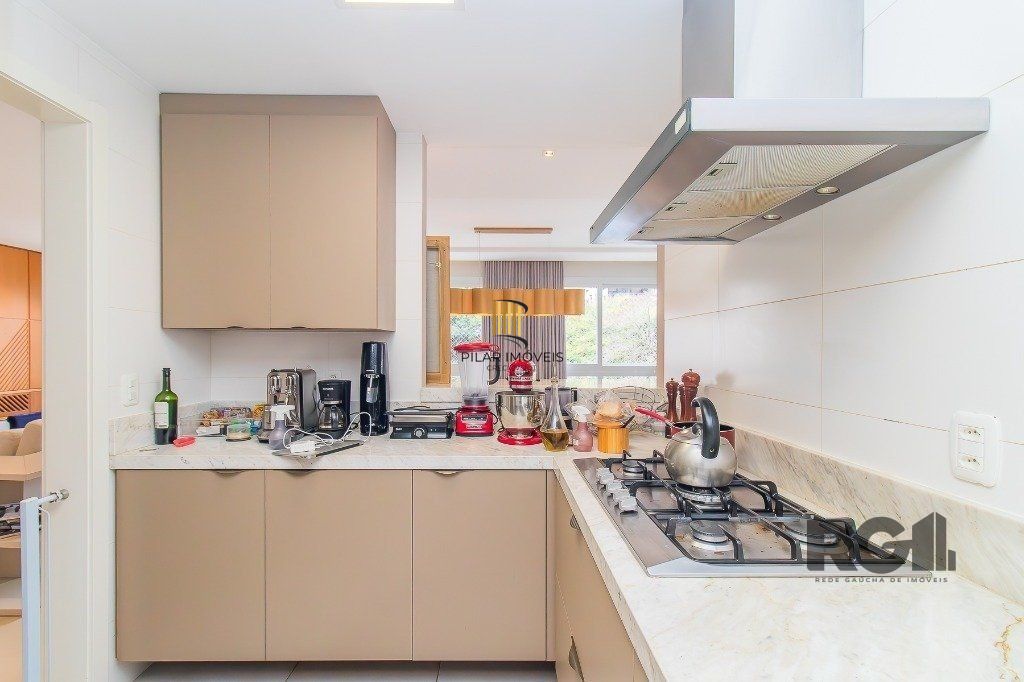 Belo Apartamento 3 quartos com suíte e 2 vagas -  136,24 m² - Petrópolis