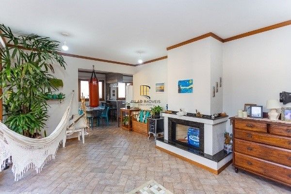 Vende-se luxuosa cobertura 329m² com 3 suítes e 3 vagas de garagem no Petrópolis