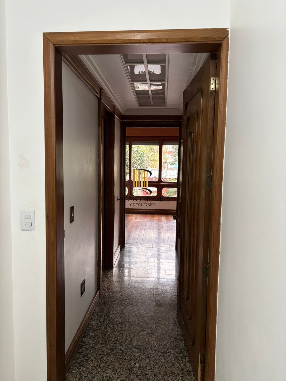 Vende-se apartamento com 3 quartos( 1 suíte), 111m² e 1 vaga – Auxiliadora