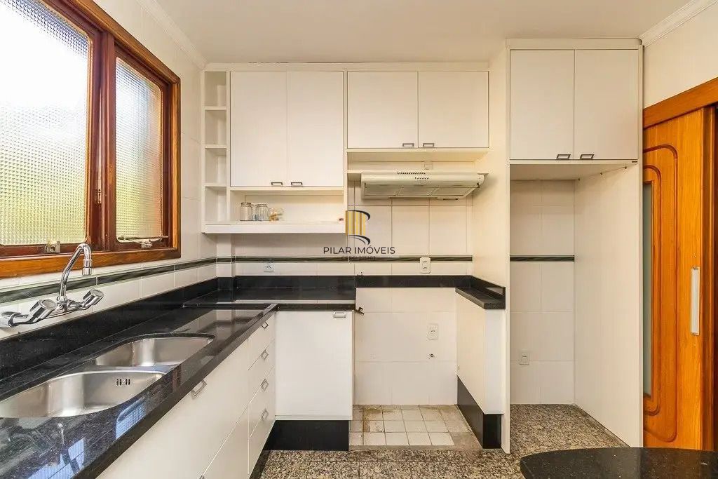 Vende-se apartamento com 3 quartos( 1 suíte), 111m² e 1 vaga – Auxiliadora