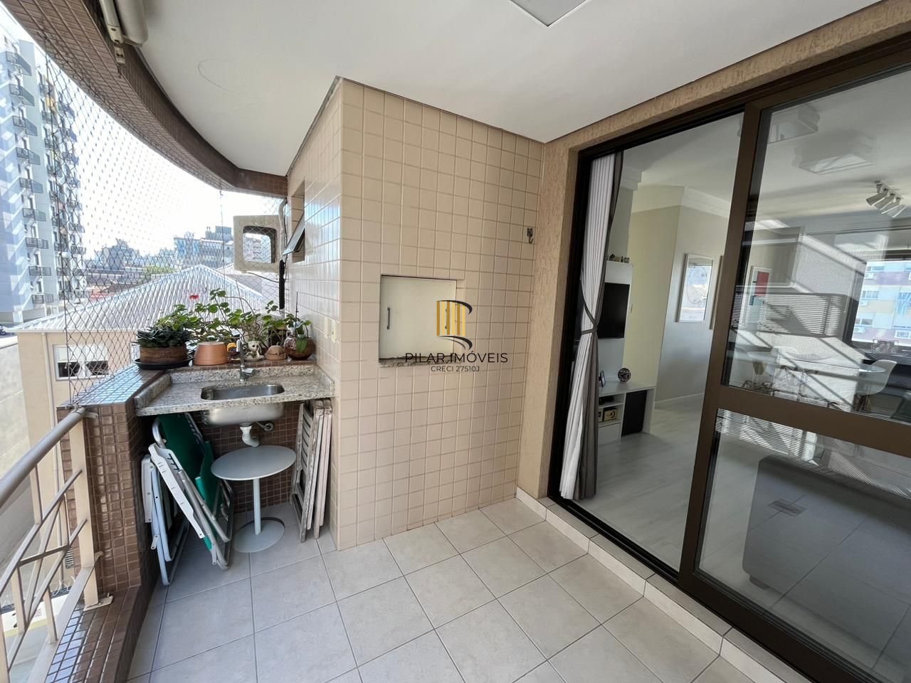 Vende-se apartamento com 2 quartos, suíte e sacada com churrasqueira – 74 m² - Bom Fim
