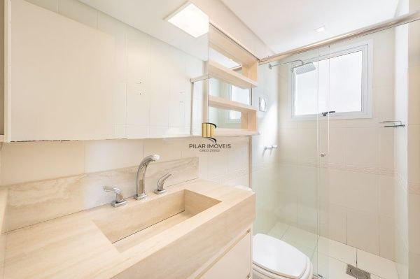 Vende-se apartamento com 2 quartos (1 suíte), 74m² e 2 vagas – Petrópolis