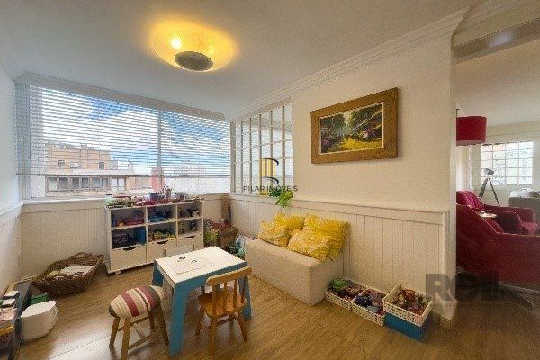 Apartamento de 3 Dormitórios com Suíte e 2 Vagas no Bairro Petrópolis - 160m²