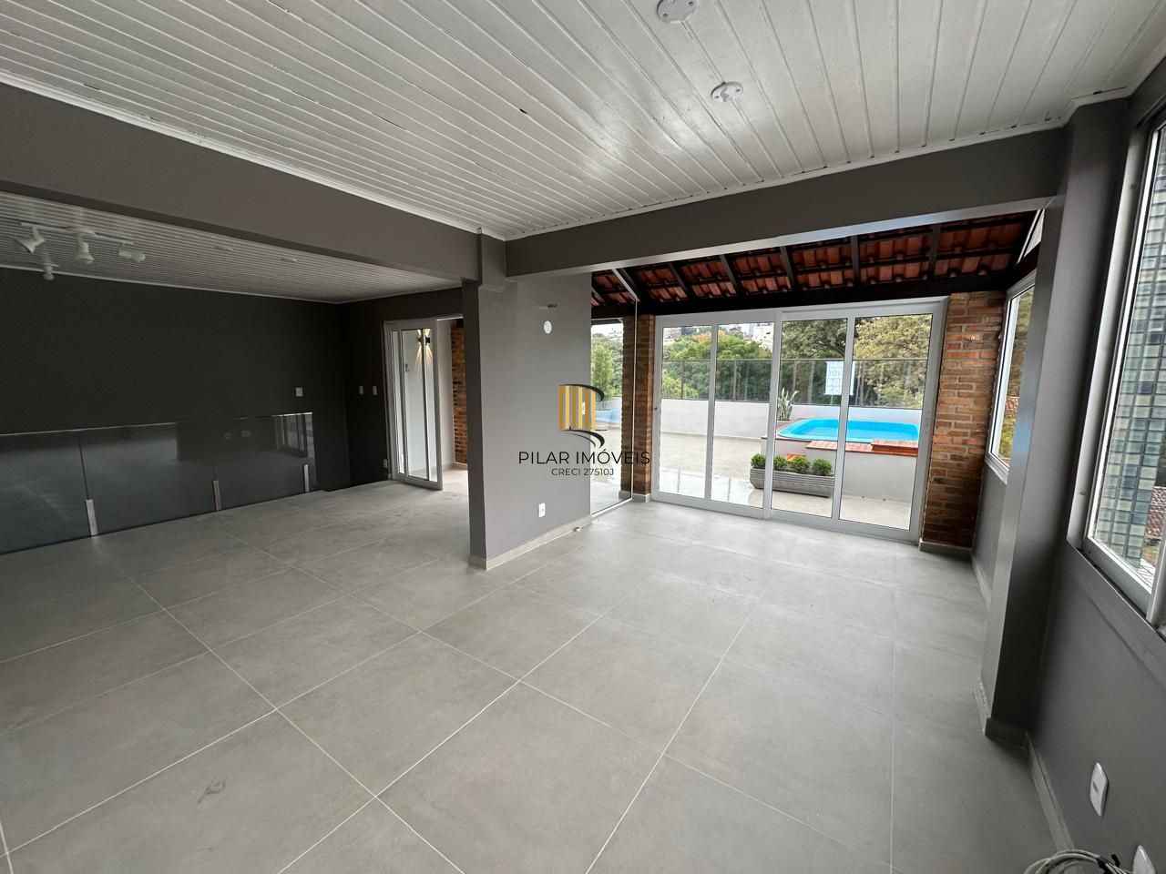 Vende-se cobertura com 2 quartos(2 suítes), piscina, 2 vagas e 235 m² – Mont`Serrat