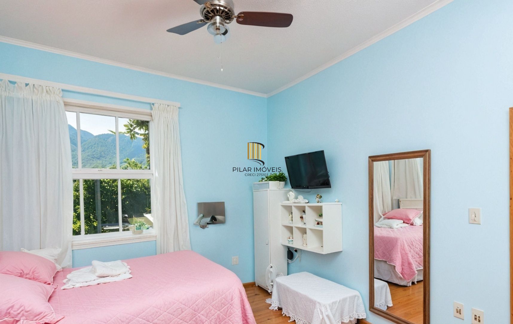 Vende-se amplo apartamento com 3 quartos(1 suíte), 95m² e sacada - Petrópolis