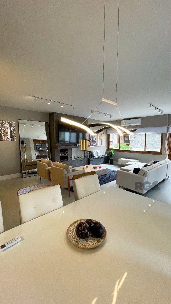 Vende-se luxuoso apartamento 3 quartos com suíte, 2 vagas, com churrasqueira e hidro - 148m² -  Petrópolis