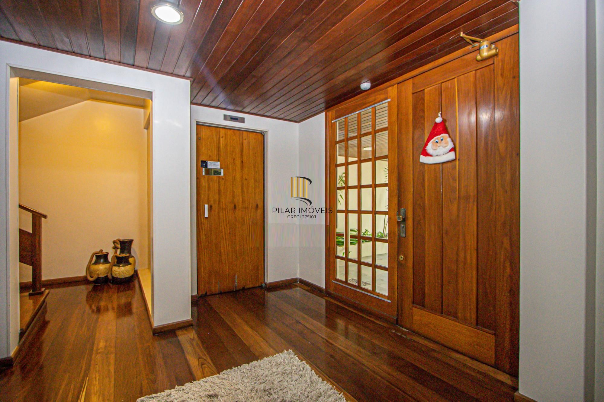 Apartamento mobiliado com 4 quartos, hidromassagem e 2 vagas -254 m²- Petrópolis