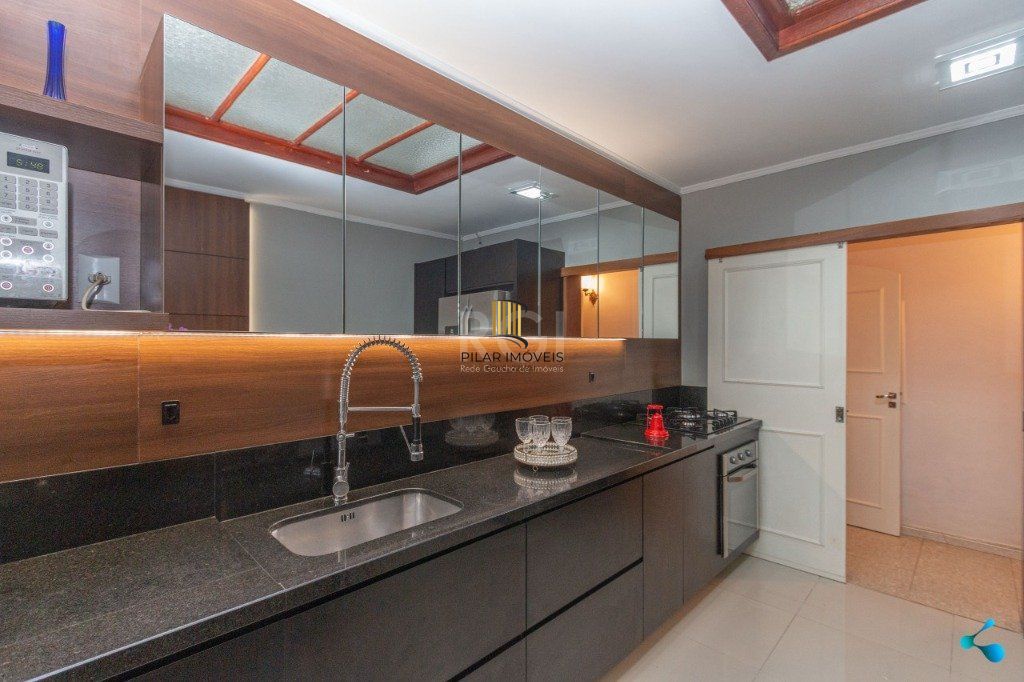 Casa para Venda - 240m², 3 dormitórios, sendo 1 suites, 3 vagas - Partenon