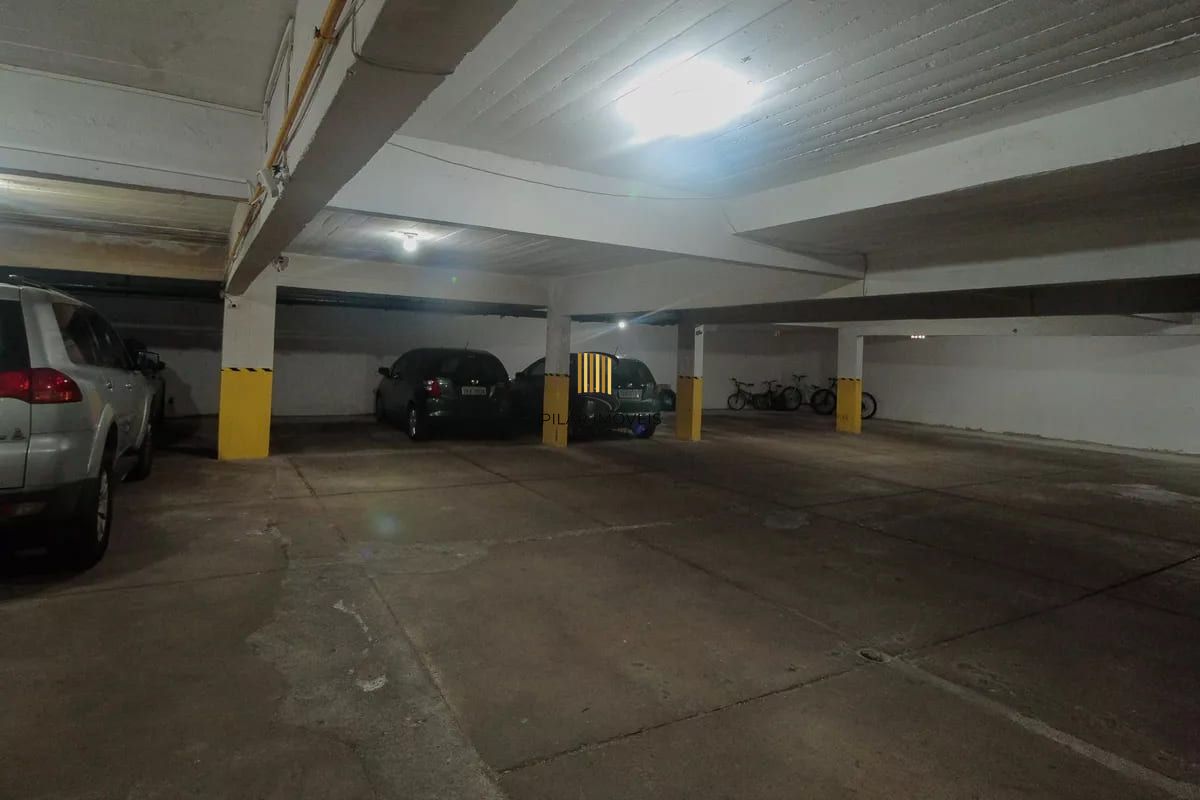 Vende-se apartamento com 4 quartos (1 suíte), 204 m² e 2 vagas - Rio Branco