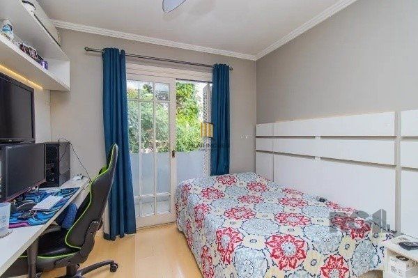 Casa  impecável com 3 quartos (1 suíte) e 2 vagas cobertas,
