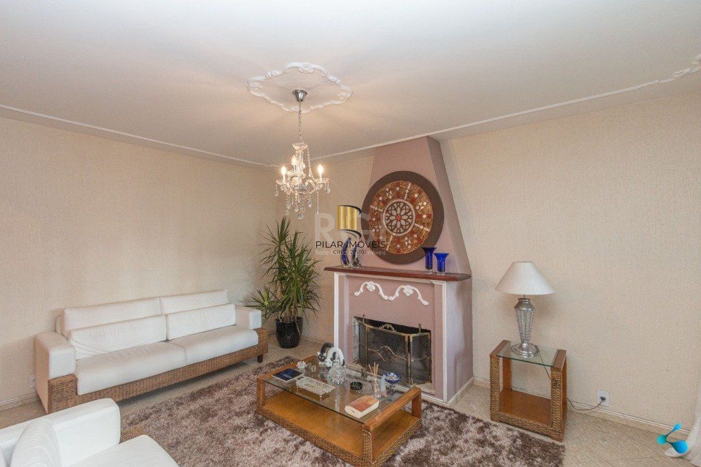 Casa para Venda - 240m², 3 dormitórios, sendo 1 suites, 3 vagas - Partenon