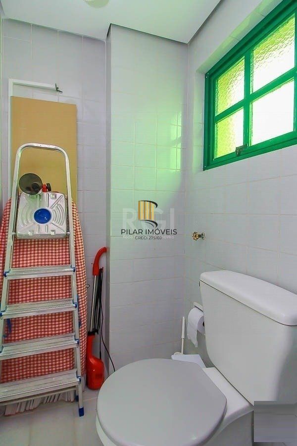 Cobertura para Venda - 252m², 3 dormitórios, sendo 1 suites, 2 vagas - Menino Deus