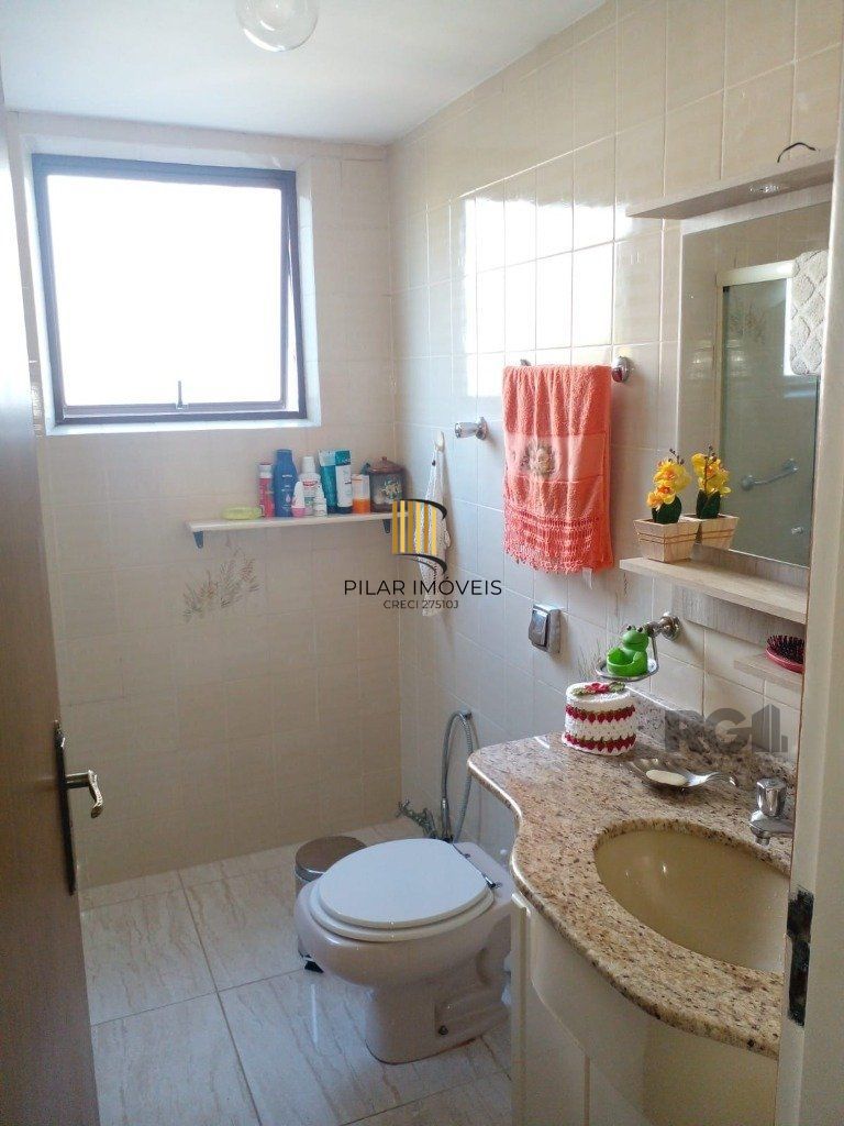 Apartamento de 2 dormitórios, 2 banheiros e 1 vaga de garagem no Bairro Petrópolis
