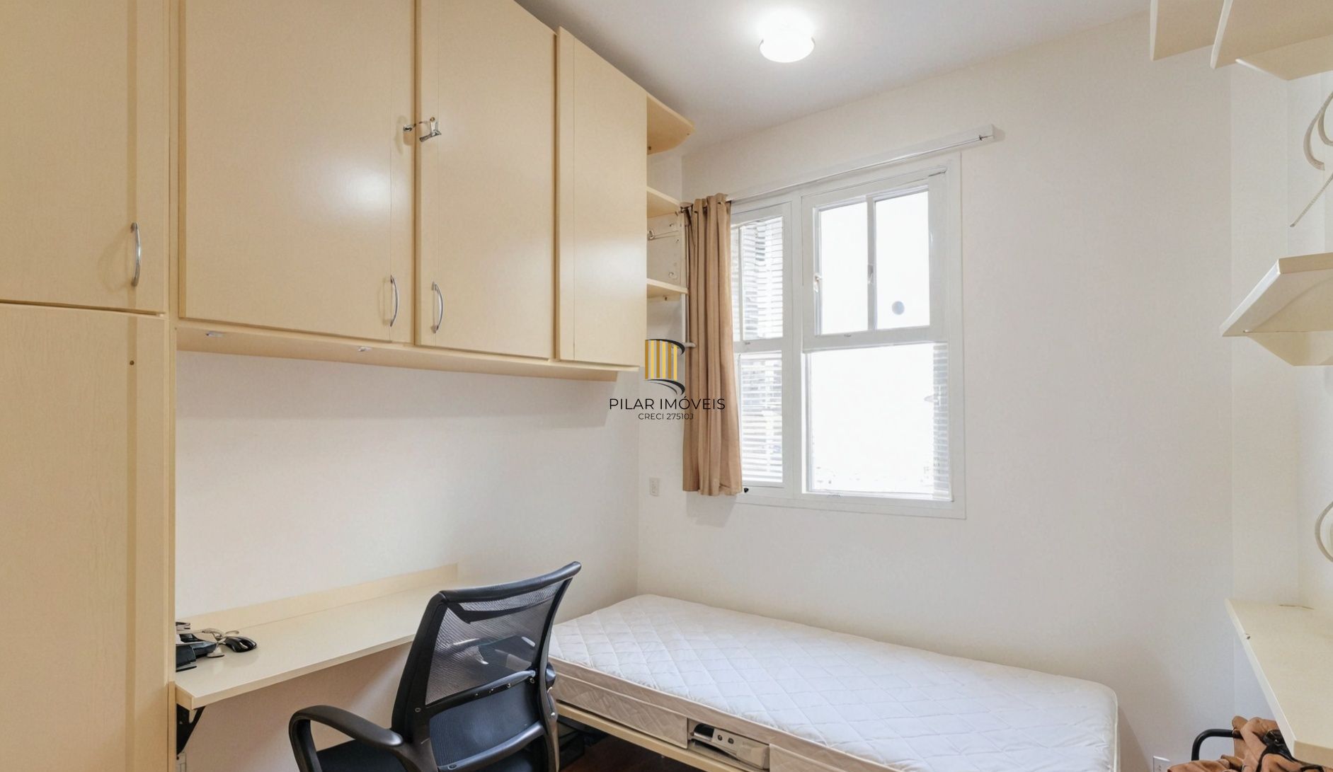 Vende-se apartamento semi-mobiliado com 2 quartos e 41m² - Menino Deus