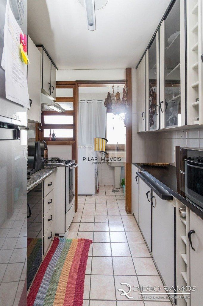 Apartamento á Venda - 71.5m², 2 dormitórios, sendo 1 suíte, 1 vaga - Petrópolis