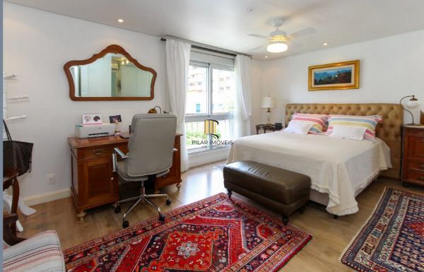 Vende-se amplo apartamento de 195m², 3 Suítes, 3 Vagas, localizado no bairro Bela Vista