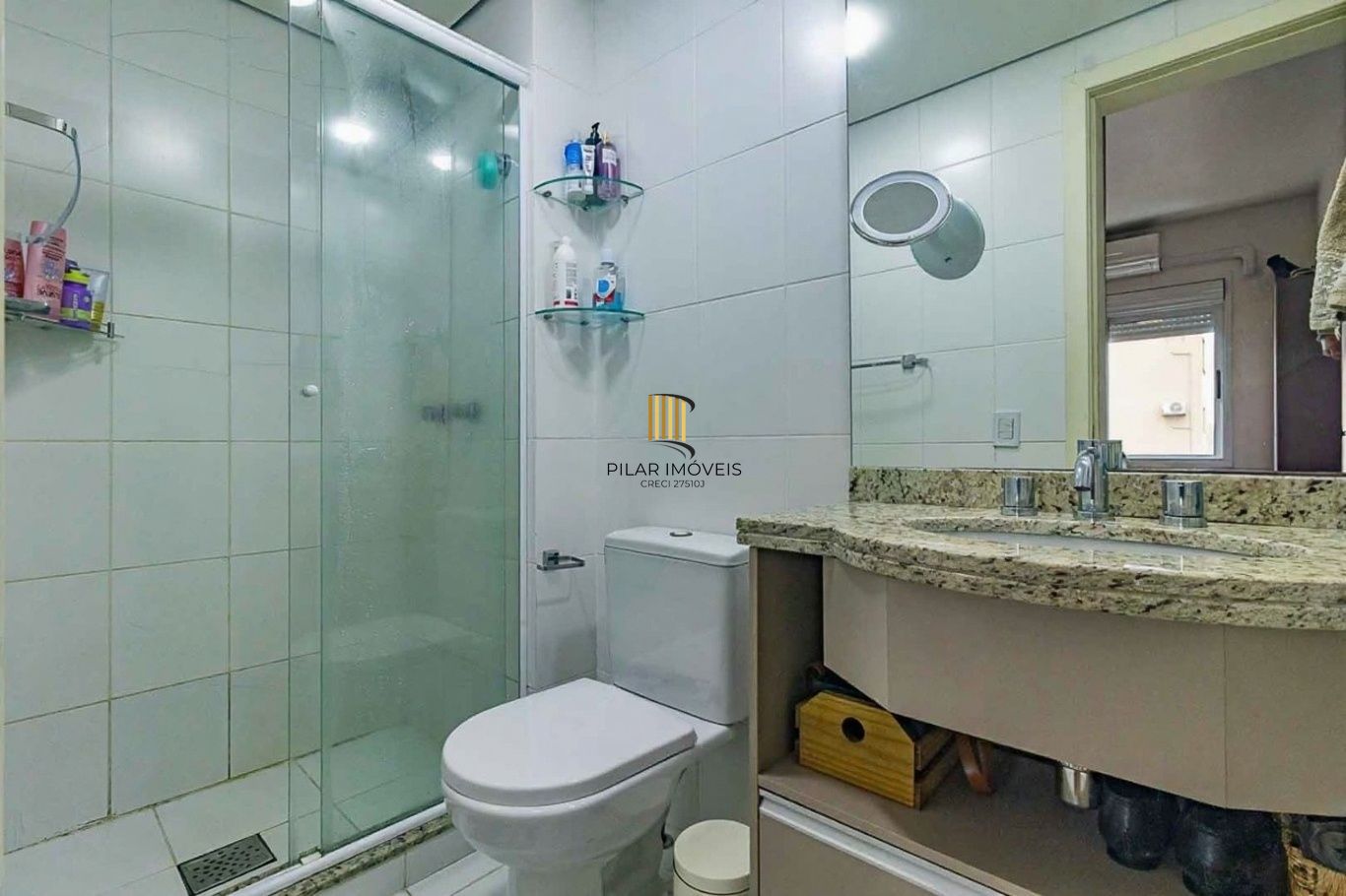 Vende-se apartamento com 2 quartos (1 suíte), 55m² e 2 vagas – Petrópolis