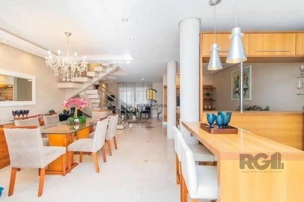 Casa  impecável com 3 quartos (1 suíte) e 2 vagas cobertas,