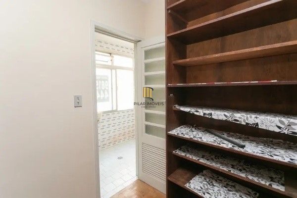 Vende-se apartamento com 3 quartos, 1 suíte, 2 vagas e 116m² - Moinhos de Vento