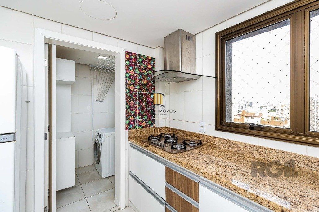 Vende-se apartamento mobiliado, 2 quartos, 1 suíte, 2 vagas - Petrópolis