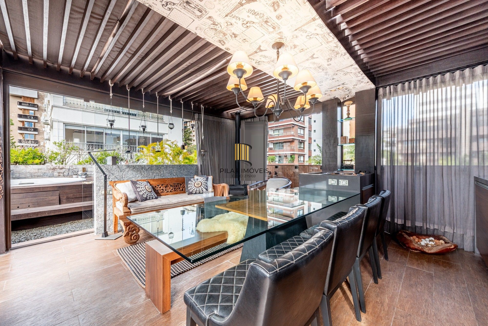 Vende-se cobertura com 2 quartos (1 suíte), 185m² e 2 vagas – Rio Branco