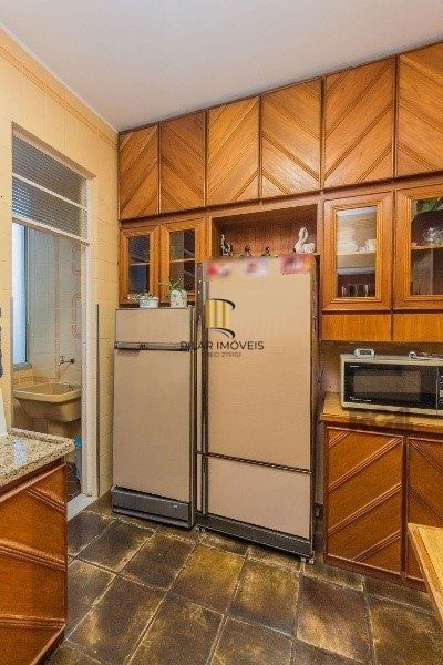 Amplo Apartamento de 3 quartos com suíte e 2 sacadas, com Vista para o Guaíba e 1 Vaga - Moinhos de Vento - 126m²