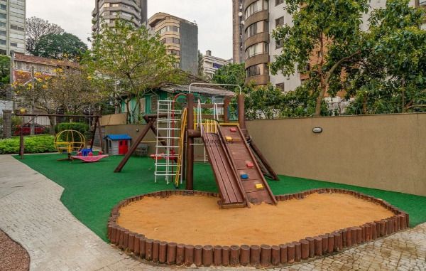 Vende-se amplo apartamento de 195m², 3 Suítes, 3 Vagas, localizado no bairro Bela Vista