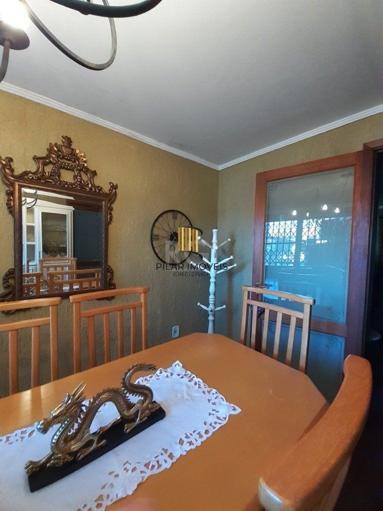 Casa 3 dormitórios, 2 suítes, 4 vagas, 257,52 m² de área privativa, no Bairro Ipanema