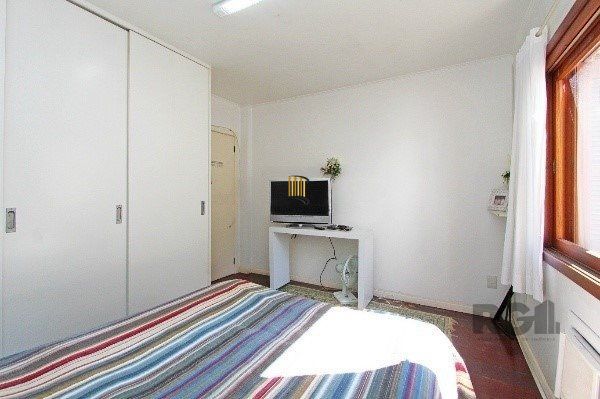 Vende-se bela cobertura 3 quartos com suíte, 2 vagas, dependencia completa em prédio com elevador - 220m² - Floresta