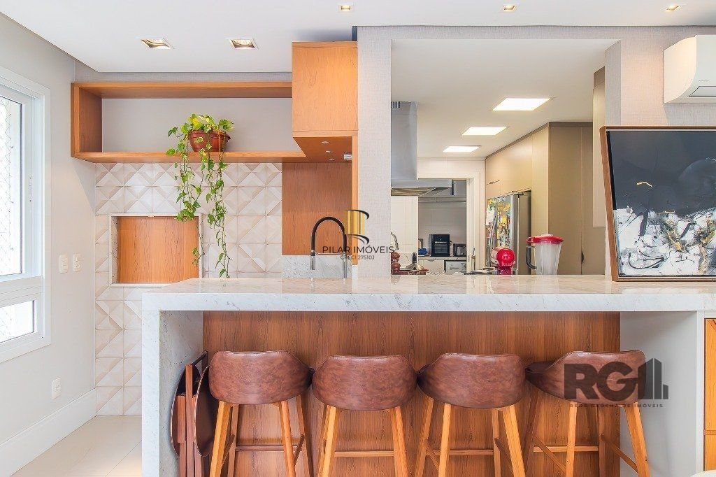 Belo Apartamento 3 quartos com suíte e 2 vagas -  136,24 m² - Petrópolis