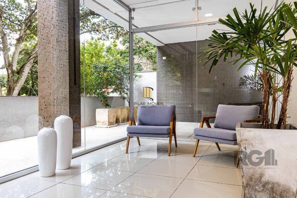 Vende-se apartamento mobiliado, 2 quartos, 1 suíte, 2 vagas - Petrópolis