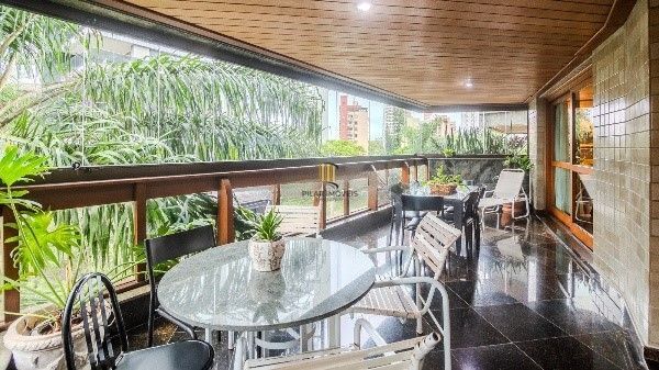 Apartamento com 4 suítes, churrasqueira e 3 vagas - 287m² - Bela Vista
