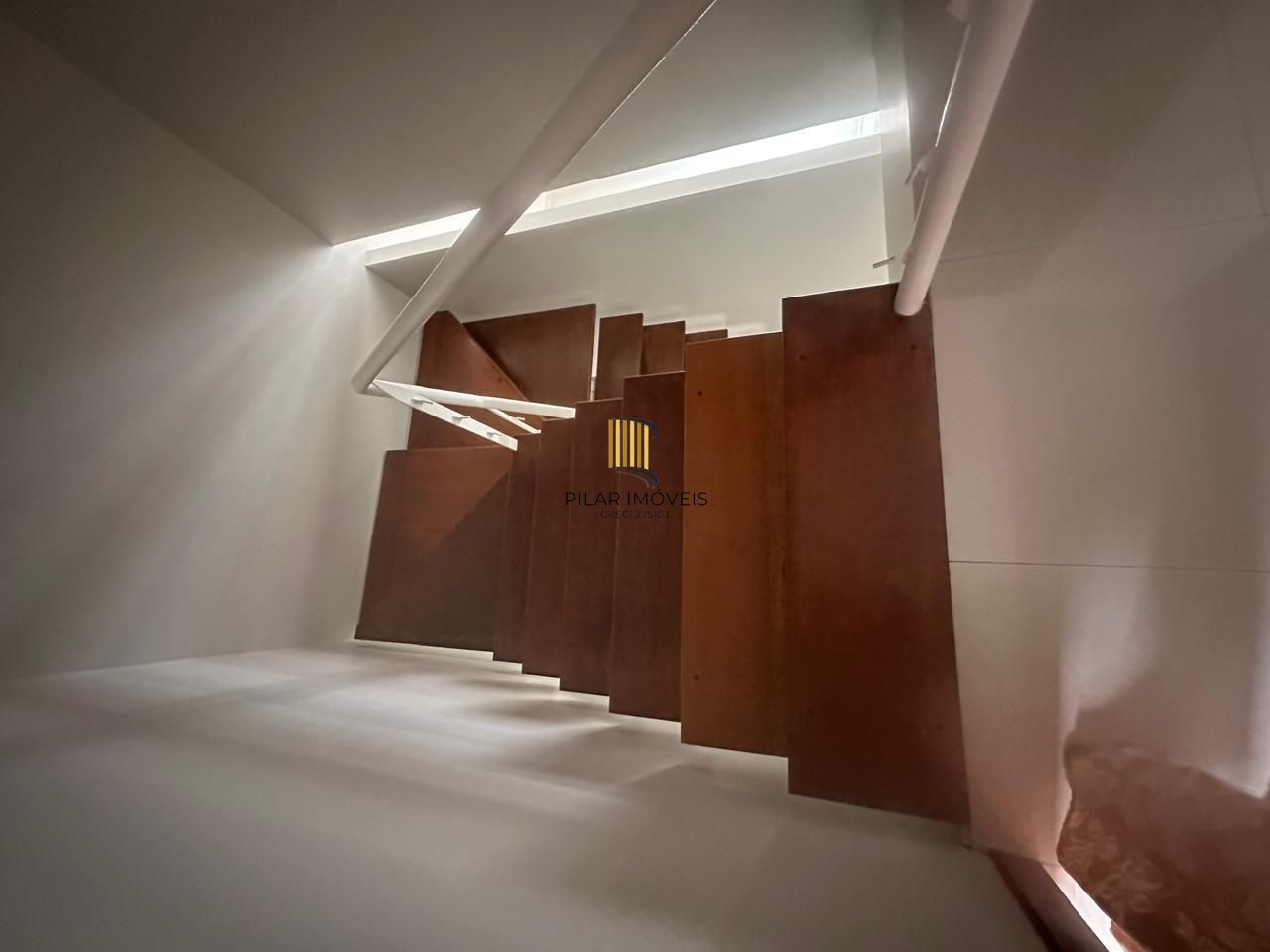 Vende-se casa com 4 suítes, 184m² e 4 vagas – Chácara das Pedras