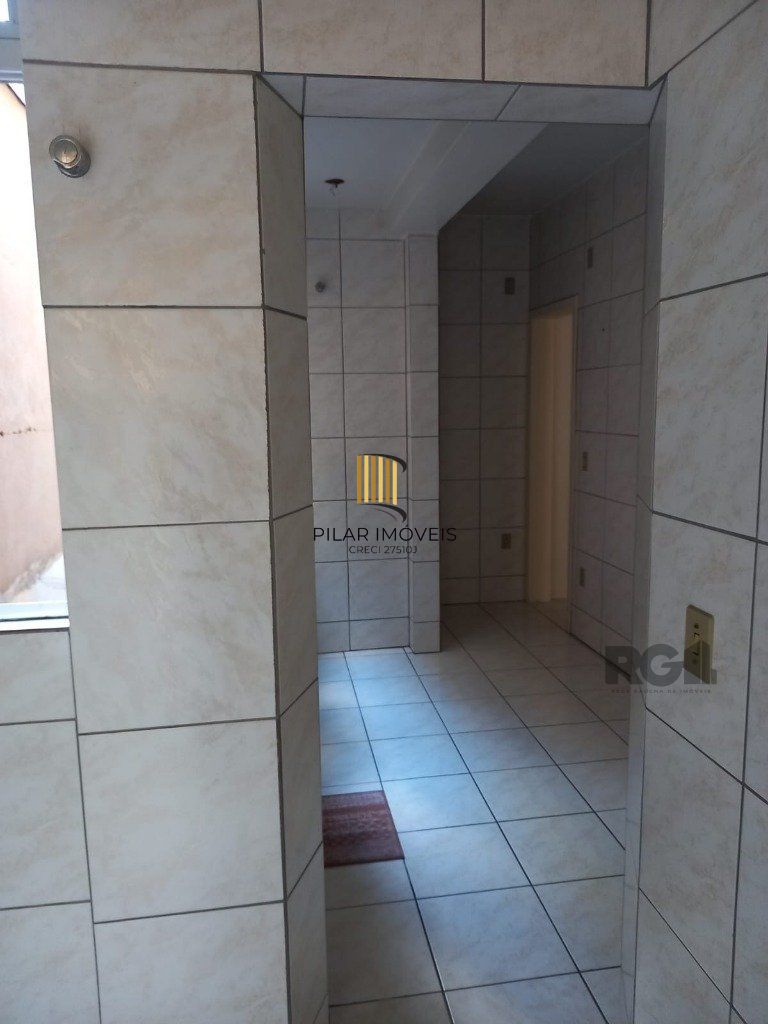 Apartamento com 4 dormitórios, com uma sacada no Bairro São João.