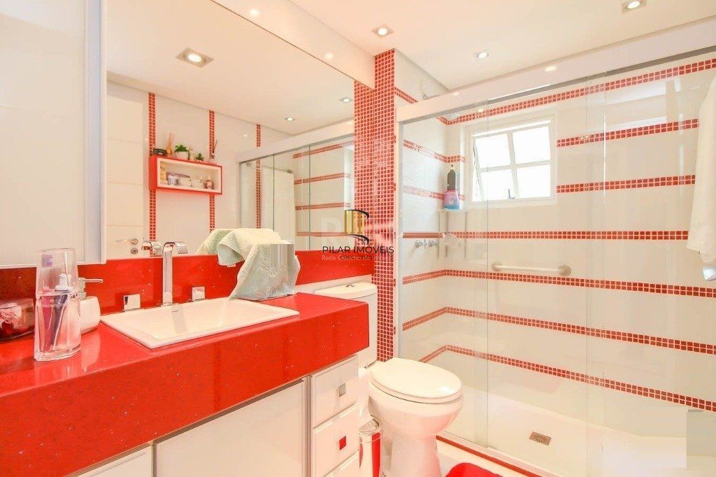 Cobertura para Venda - 252m², 3 dormitórios, sendo 1 suites, 2 vagas - Menino Deus