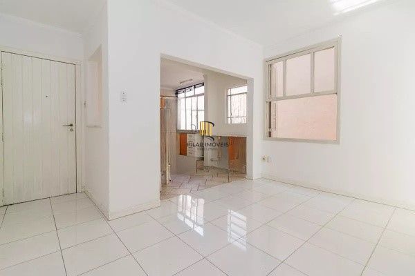Vende-se apartamento semi-mobiliado de 2 quartos - Menino Deus