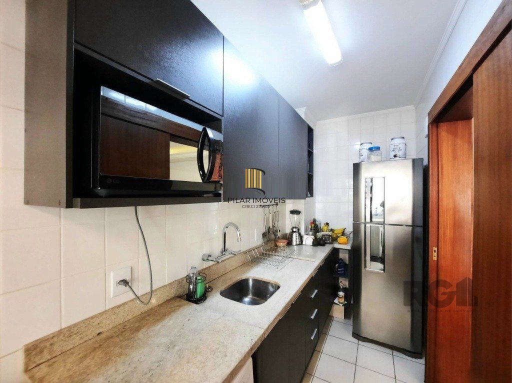 Vende-se apartamento com 2 quartos (1 suíte), 61 m² e 1 vaga – Petrópolis