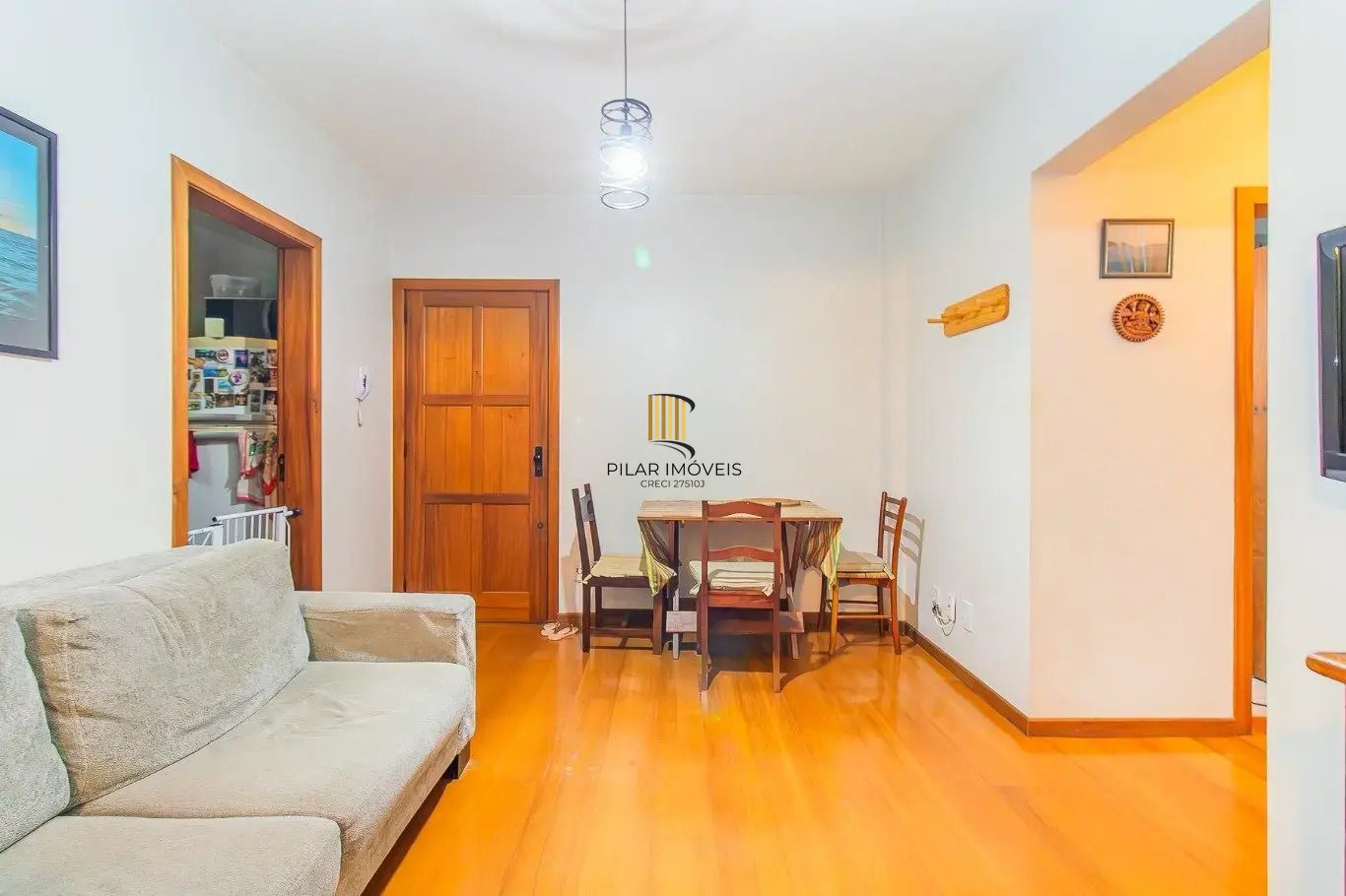 Vende-se apartamento com 2 quartos, 1 vaga e sacada com churrasqueira - Bela Vista