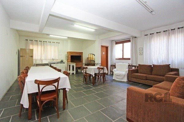 Vende-se bela cobertura 3 quartos com suíte, 2 vagas, dependencia completa em prédio com elevador - 220m² - Floresta