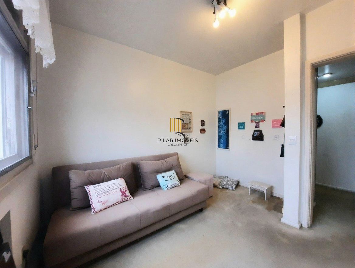 Vende-se apartamento com 3 quartos(1 suíte), 184m² e 2 vagas - Bom Fim