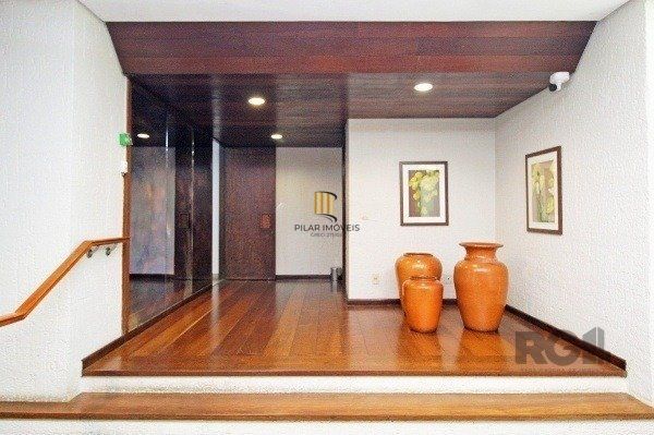 Vende-se excelente apartamento 2 quartos c/ 2 suítes, 2 vagas, living com lareira, sacada e churrasqueira - 98m² - Auxiliadora