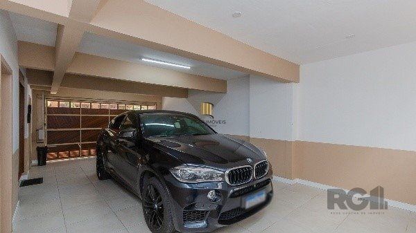 Vende-se ampla casa em condomínio com 3 quartos, suite master, sacada, perto da Encol - 292m² - Bela Vista